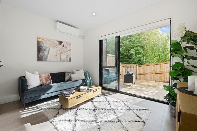 45 Fantail Place, Avondale, Auckland - Carousel 1