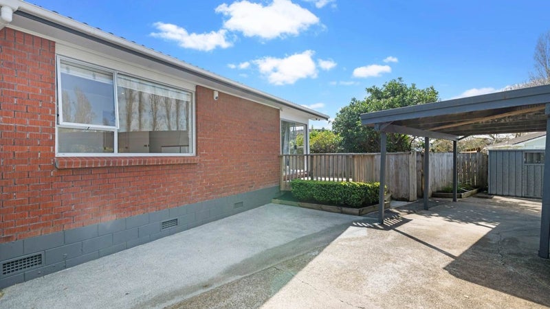 2/14 Chesley Place, Half Moon Bay, Auckland - Carousel 1