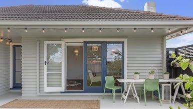 11 Hikurangi Street, Te Atatu Peninsula, Auckland - Carousel 1