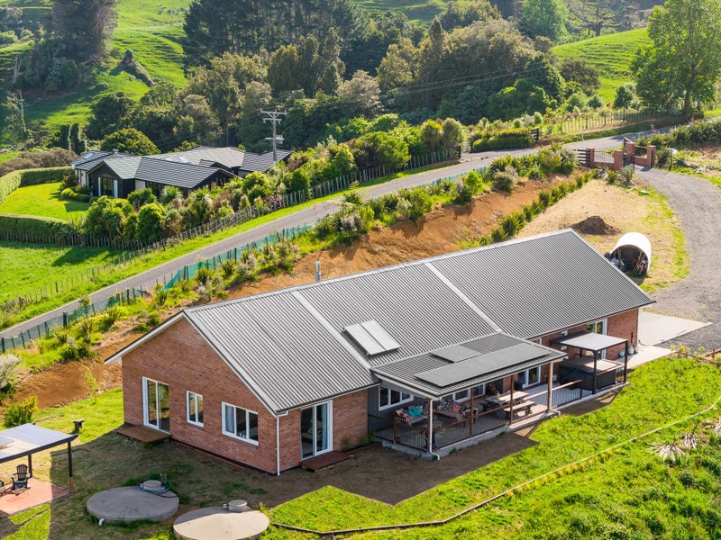 386 Te Tahi Road, Puketotara, Te Awamutu - Carousel 1