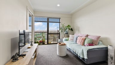 9B/18 Ronwood Avenue, Manukau, Auckland - Carousel 1