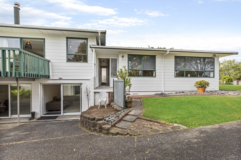 21 Polandson Place, Opaheke, Papakura - Carousel 1
