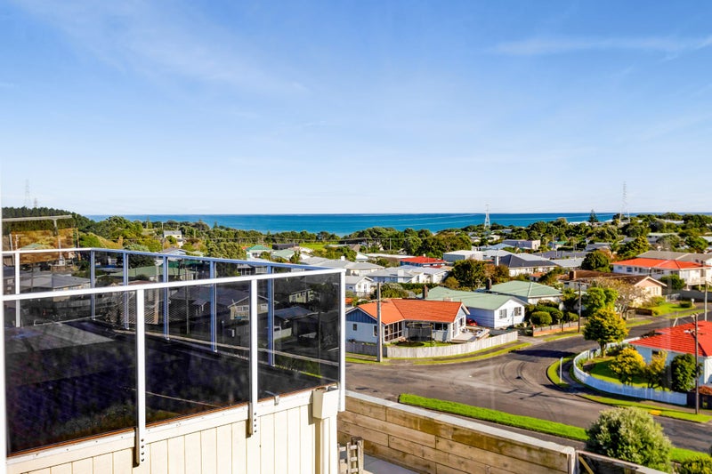 17 Mount View Place, Spotswood, New Plymouth - Carousel 1