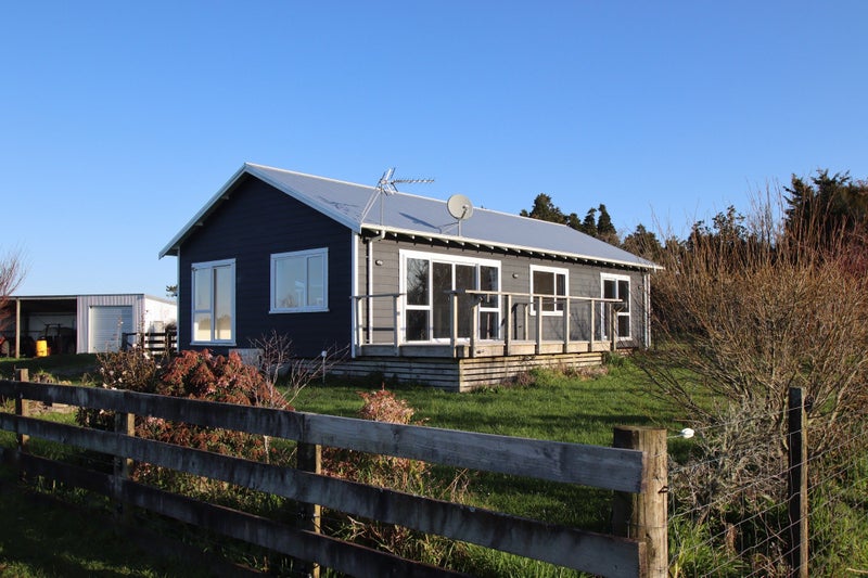 20 Tariki Road South, Tariki, Stratford - Carousel 1