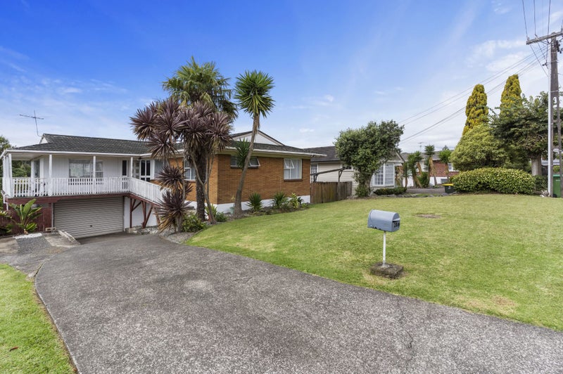 20 Lynmore Drive, Hillpark, Auckland - Carousel 1