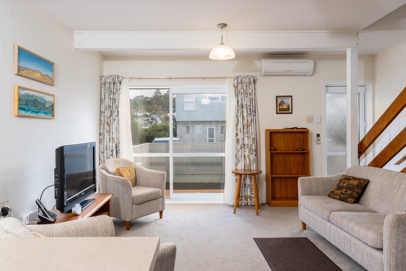 12/4 Dr Taylor Terrace, Johnsonville, Wellington - Carousel 2