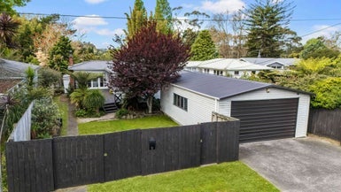 38 Lowtherhurst Road, Massey, Auckland - Carousel 1