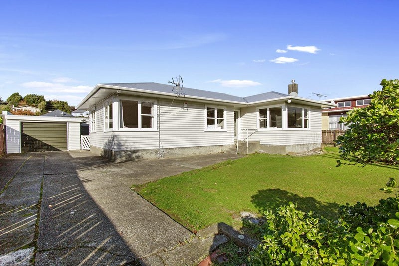 22A Beauchamp Street, Tawa, Wellington - Carousel 1