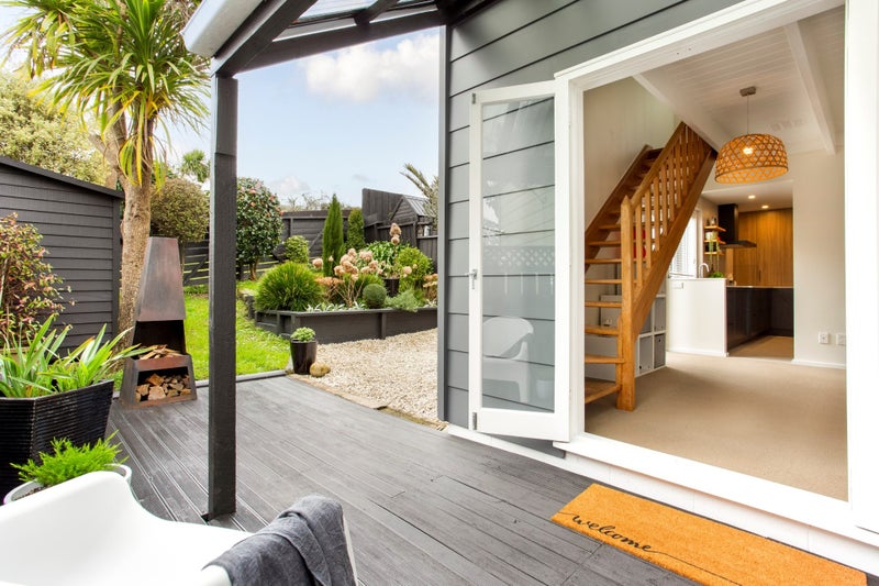 3/5 Seaside Avenue, Waterview, Auckland - Carousel 1
