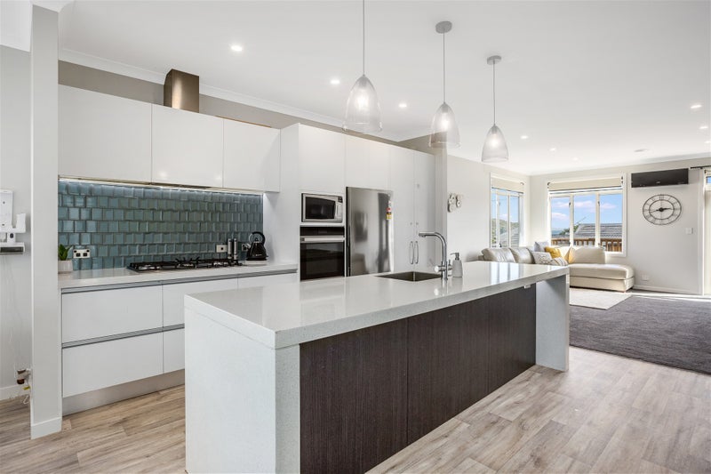 6 Herewini Street, Titahi Bay, Porirua - Carousel 2