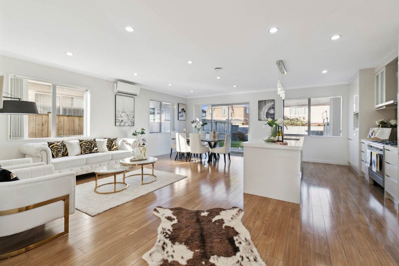 8 Castlederg Drive, Flat Bush, Auckland - Carousel 2