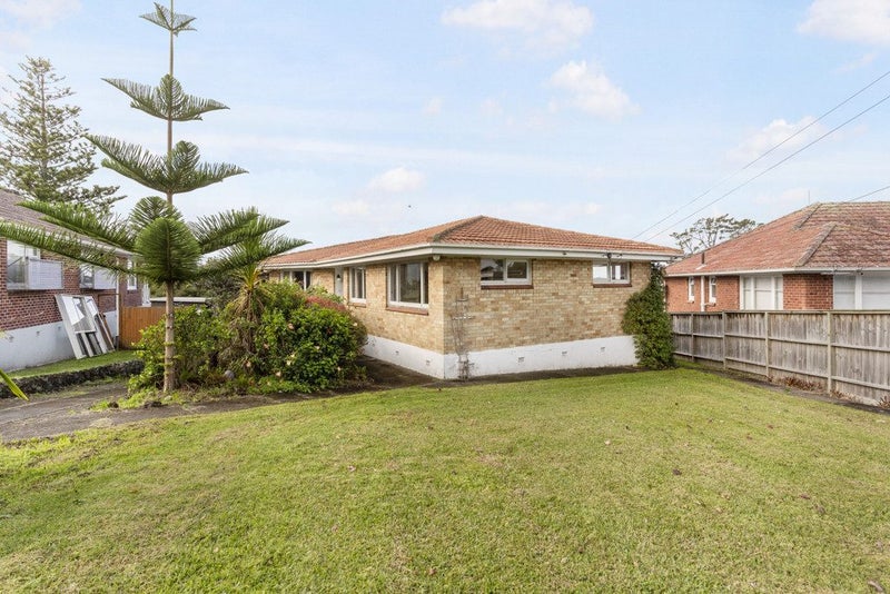28 Silverton Avenue, Wai o Taiki Bay, Auckland - Carousel 1