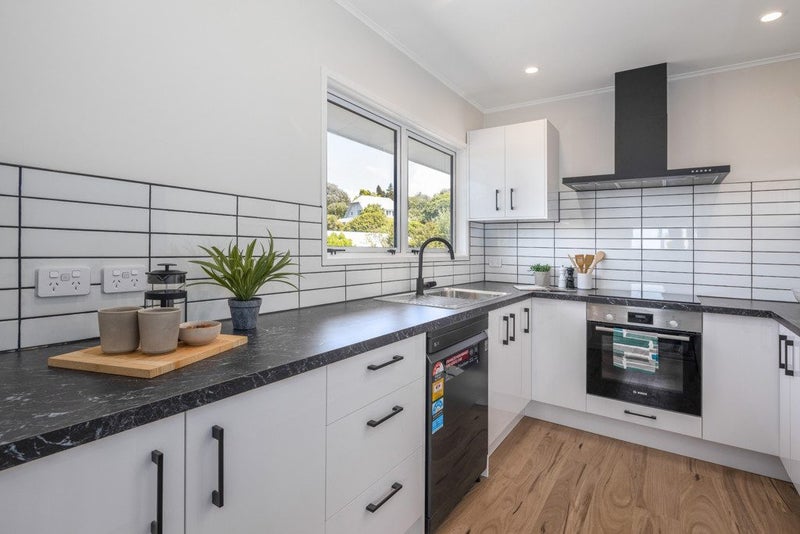 2/10 Box Hill, Khandallah, Wellington - Carousel 2