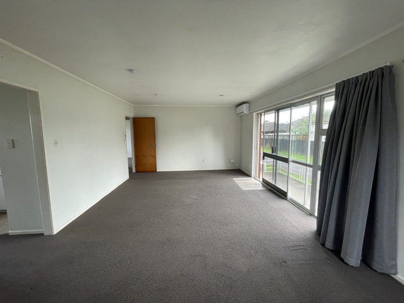 2/22 School Road, Morningside, Auckland - Carousel 2