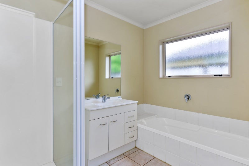 6 Taunton Court, Huntington, Hamilton - Carousel 13