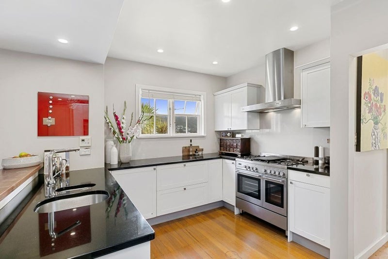 14 Blakey Avenue, Karori, Wellington - Carousel 2