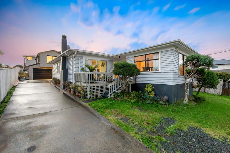 42 Kelwyn Road, Kelston, Auckland - Carousel 1