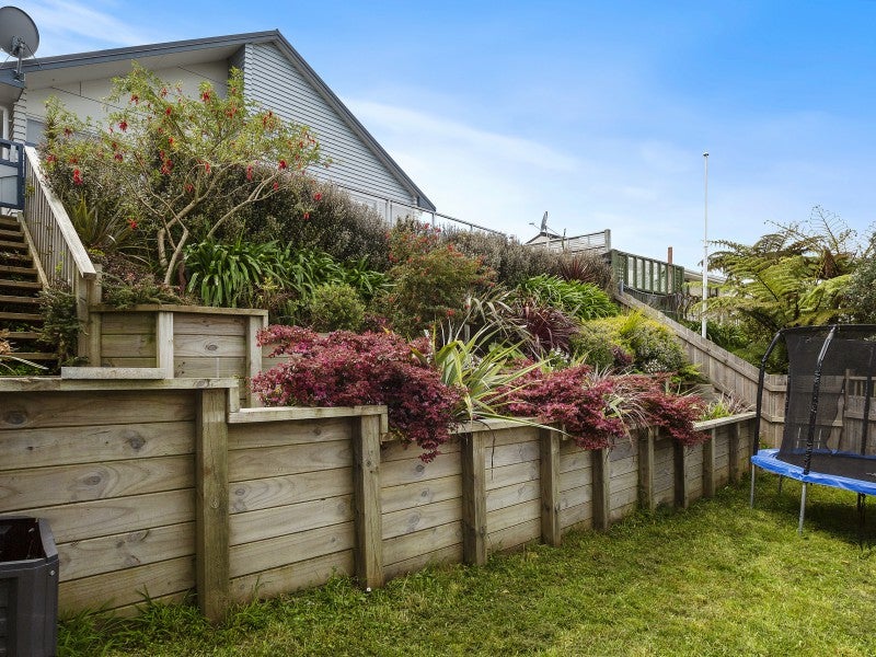 16 Kekeno Grove, Tirohanga, Lower Hutt - Carousel 15