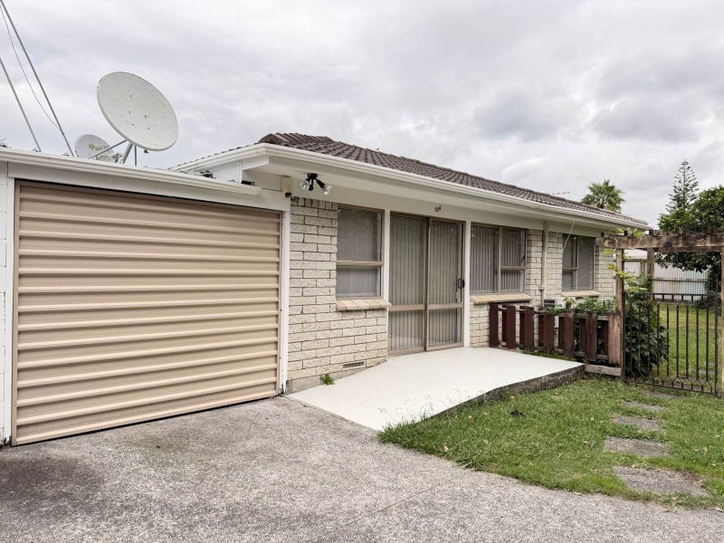 2/13 Royal Arch Place, Rosehill, Papakura - Carousel 1