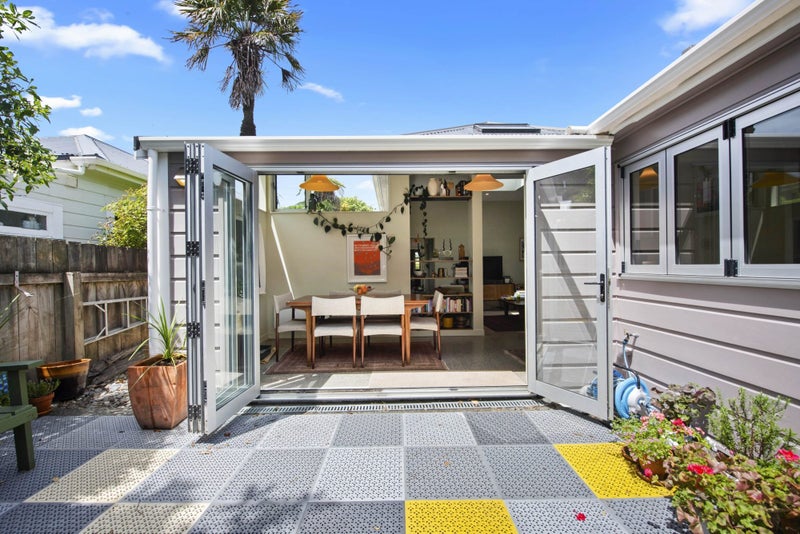 107 Mein Street, Newtown, Wellington - Carousel 2