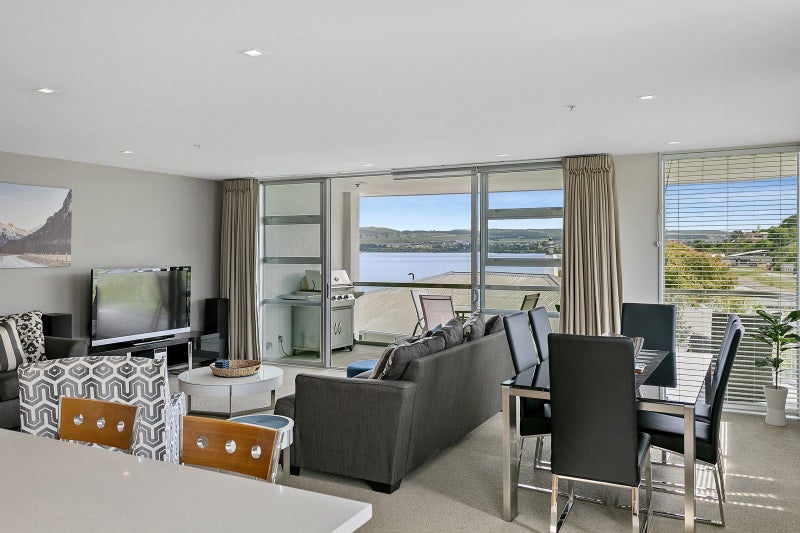 2 Lowell Place, Waipahihi, Taupō - Carousel 1