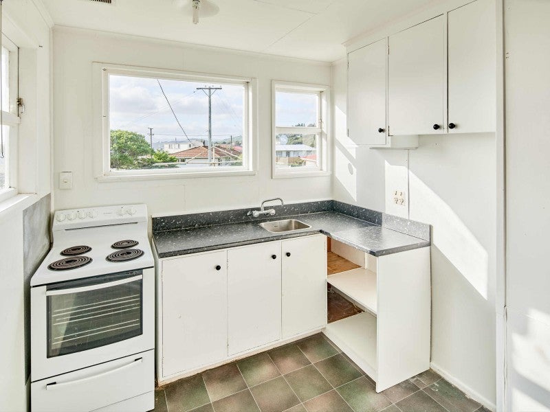 130 Sievers Grove, Cannons Creek, Porirua - Carousel 2