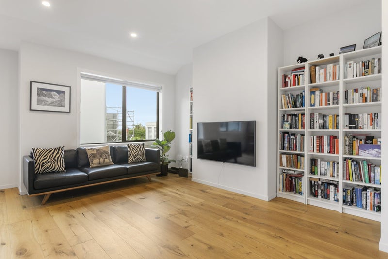 6 Rukutai Street, Orakei, Auckland - Carousel 1