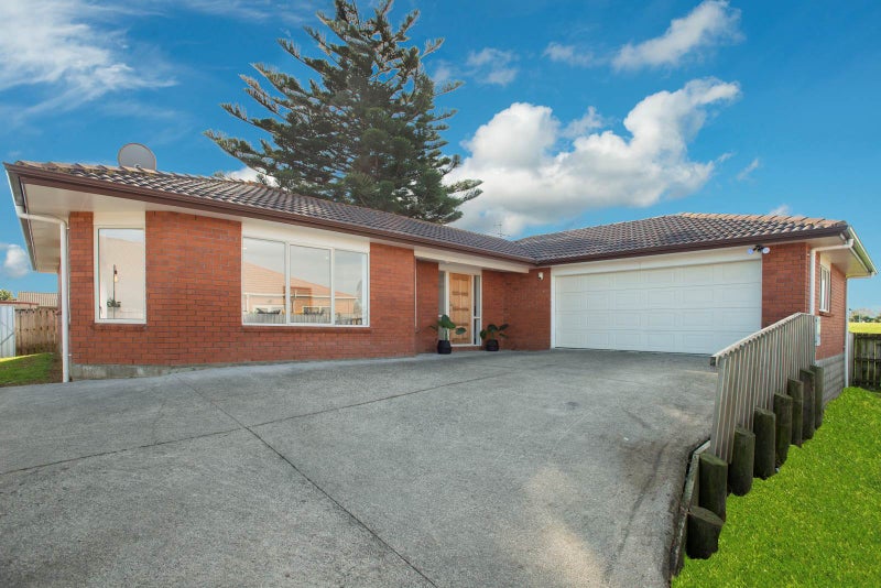 62 Glenveagh Park Drive, Weymouth, Auckland - Carousel 1