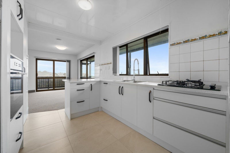 12B Bronte Place, Whalers Gate, New Plymouth - Carousel 1