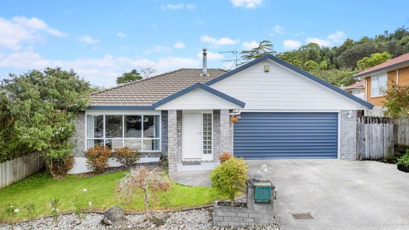 8 van Dyke Place, West Harbour, Auckland - Carousel 1