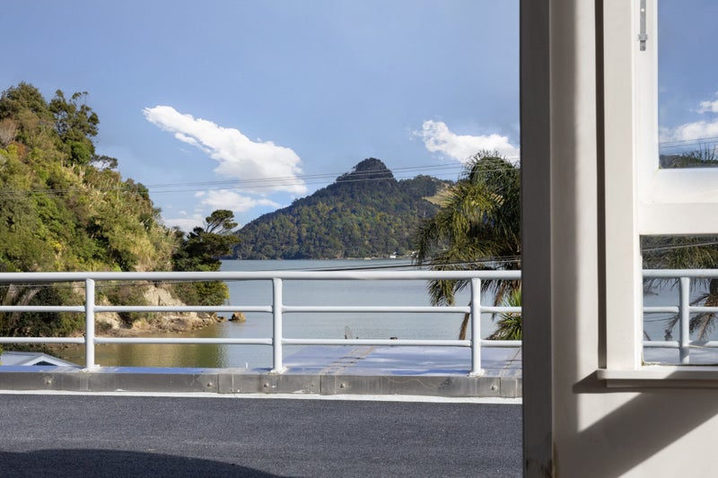 12 Foster Avenue, Huia, Auckland - Carousel 1