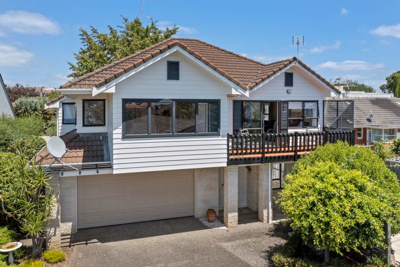 2/13 Frater Avenue, Milford, Auckland - Carousel 1