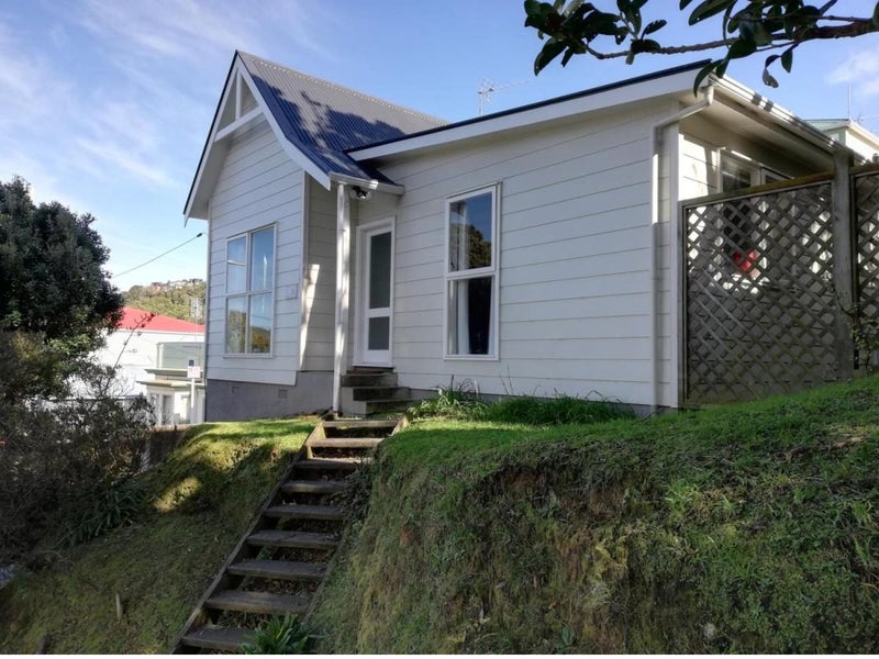 136 Tasman Street, Mount Cook, Wellington - Carousel 1