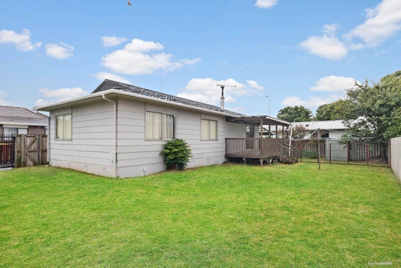 1/30 Challen Close, Conifer Grove, Takanini - Carousel 1
