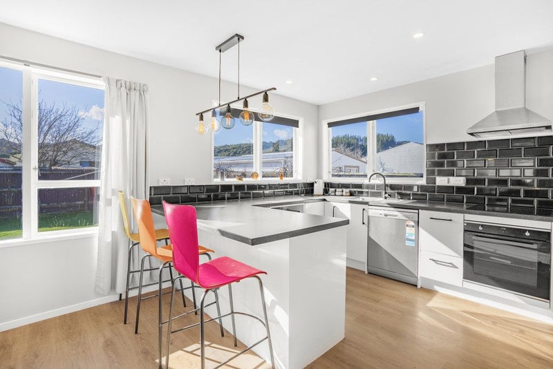 6 Kawatiri Grove, Wainuiomata, Lower Hutt - Carousel 2