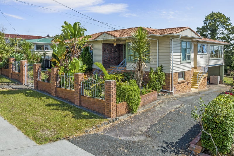 71 Jaemont Avenue, Te Atatu South, Auckland - Carousel 2