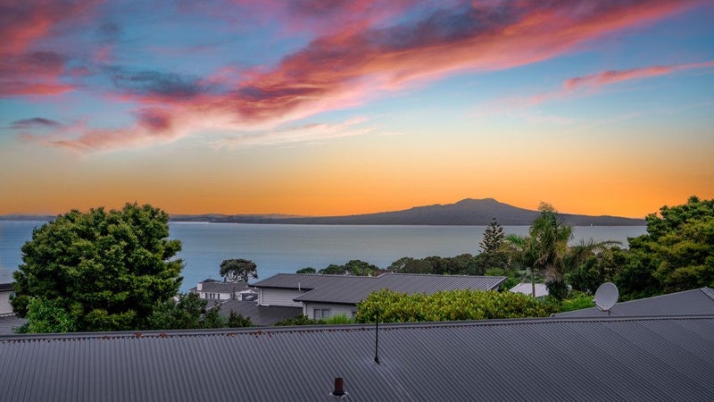 2/91 Aberdeen Road, Castor Bay, Auckland - Carousel 1