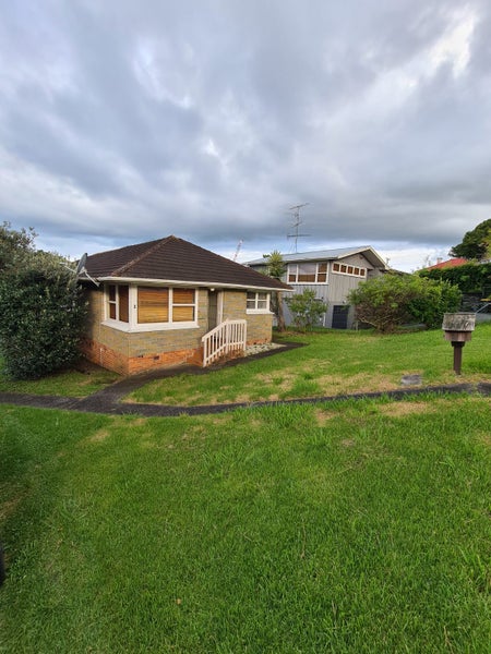 2/5 Eban Avenue, Hillcrest, Auckland - Carousel 9