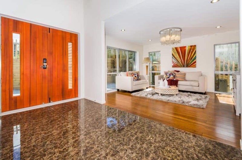 8 Namsan Close, Fairview Heights, Auckland - Carousel 2