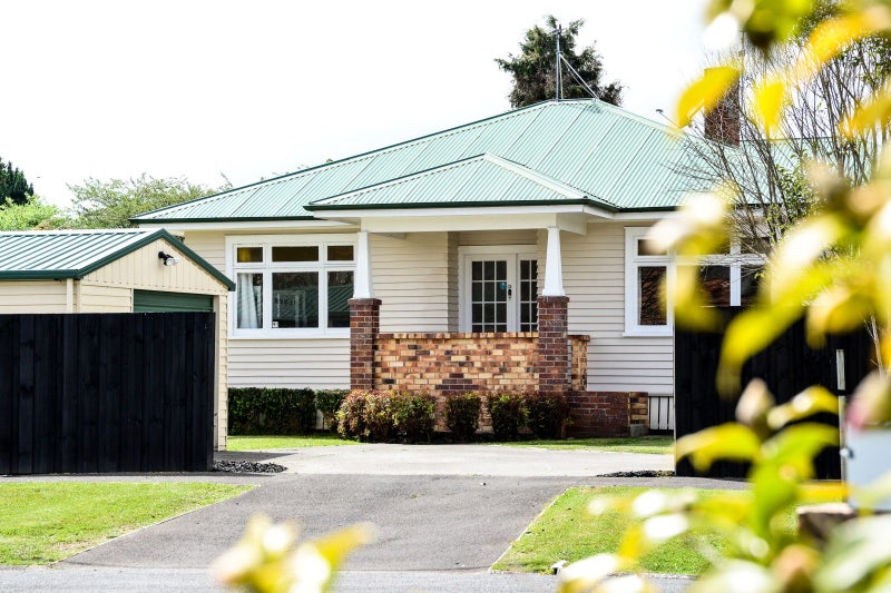 16 Hobson Street, Maeroa, Hamilton - Carousel 1