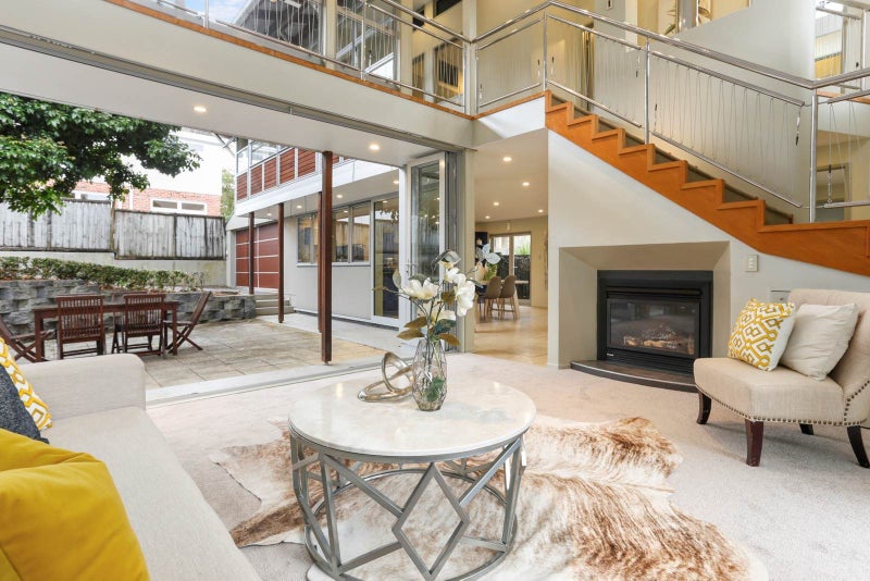 3F Warren Avenue, Three Kings, Auckland - Carousel 2