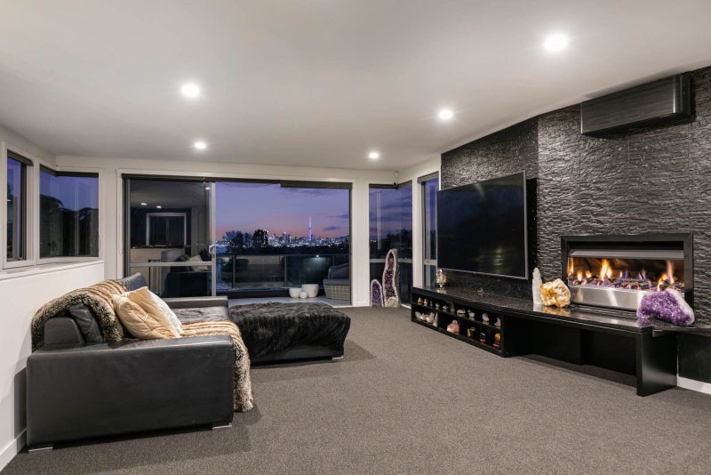 100B Lake Road, Northcote, Auckland - Carousel 1