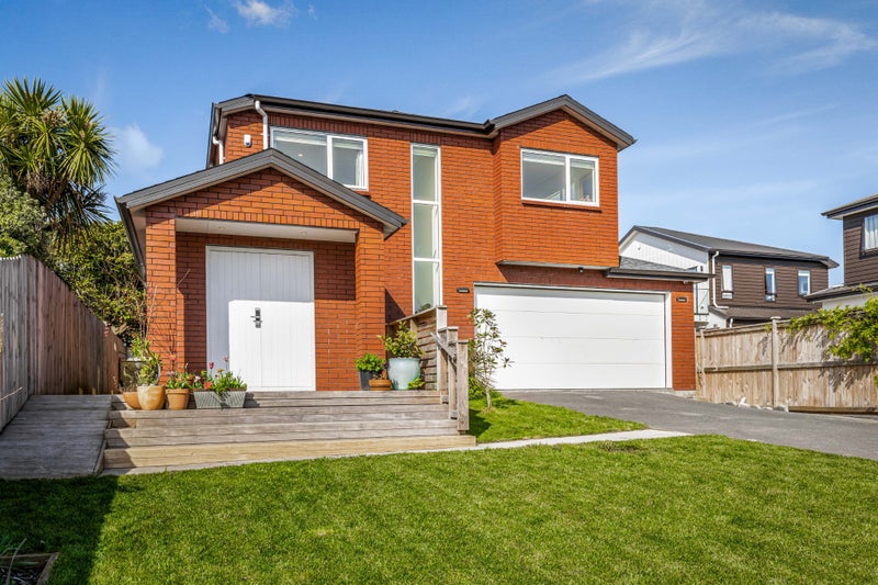 5 Dawnhaven Drive, Te Atatu Peninsula, Auckland - Carousel 1