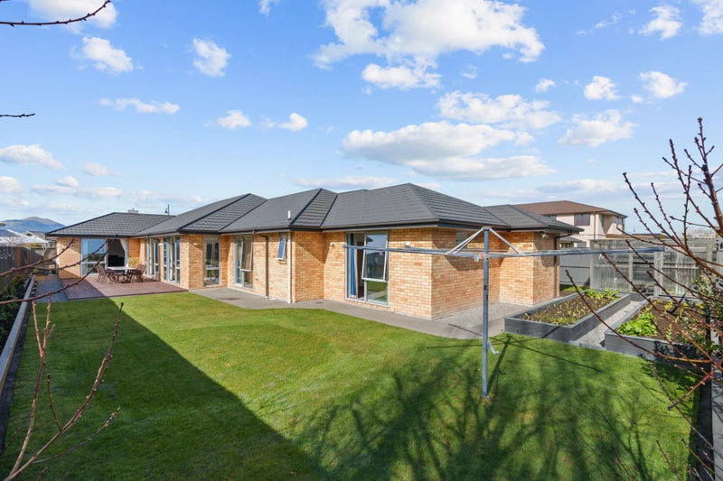 6 Malachy Grove, Aidanfield, Christchurch - Carousel 2