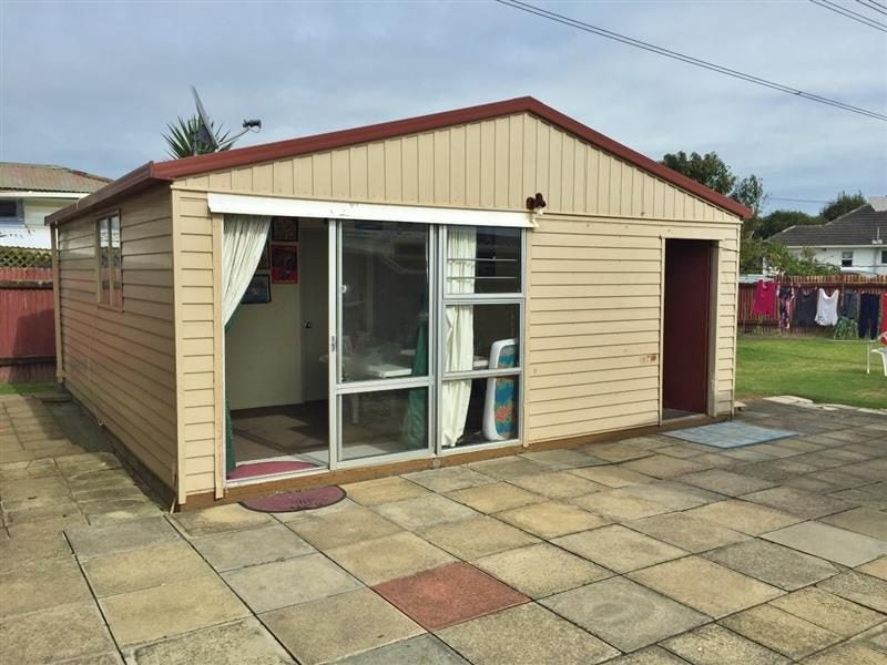 8 Leslie Place, Otara, Auckland - Carousel 6