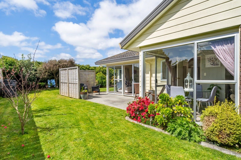 20 Memphis Grove, Totara Park, Upper Hutt - Carousel 2