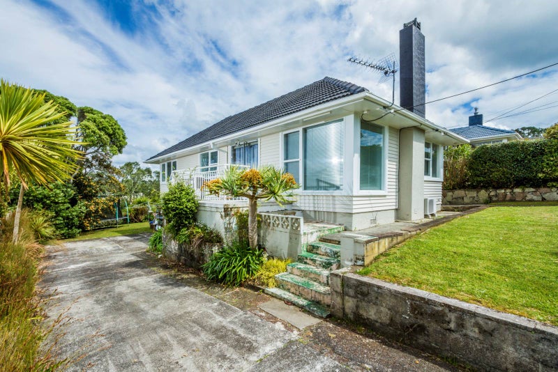 7 Limmer Place, Browns Bay, Auckland - Carousel 1