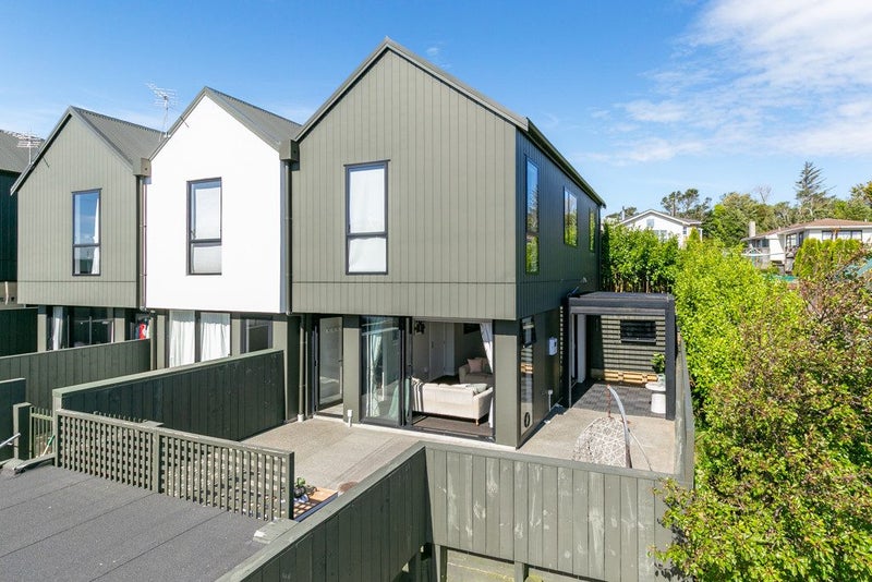 16/6 Oswald Crescent, Paparangi, Wellington - Carousel 16