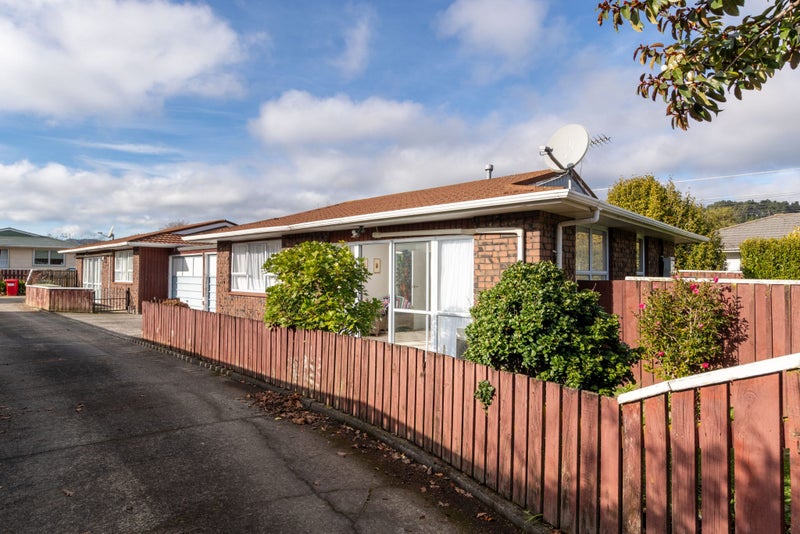 1/15 Benzie Avenue, Wallaceville, Upper Hutt - Carousel 1