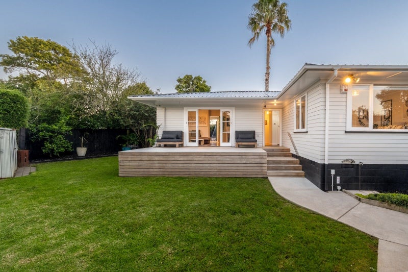 2/12 Pandora Place, Pakuranga, Auckland - Carousel 1